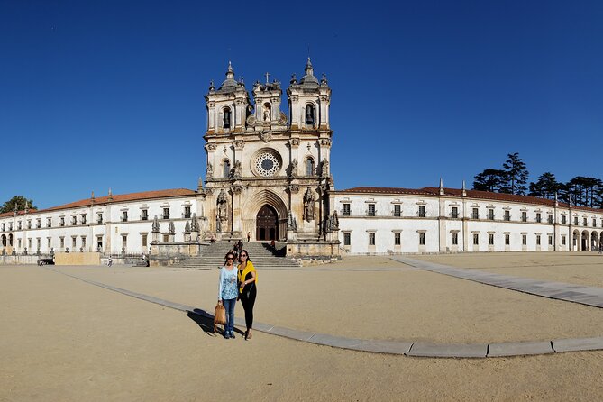 10h guided tour of Fátima Óbidos Nazaré Batalha and Alcobaça - Óbidos: one hour behind medieval walls