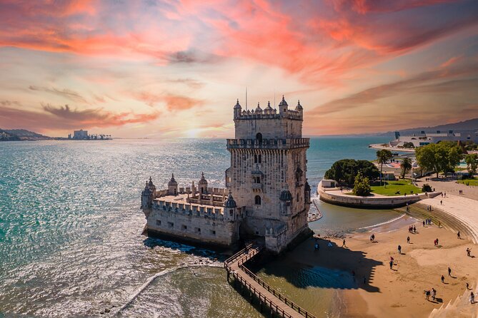 360º Lisbon: Helicopter Flight, Boat Trip and Old Town Walking - São Pedro de Alcântara gives you the first big view