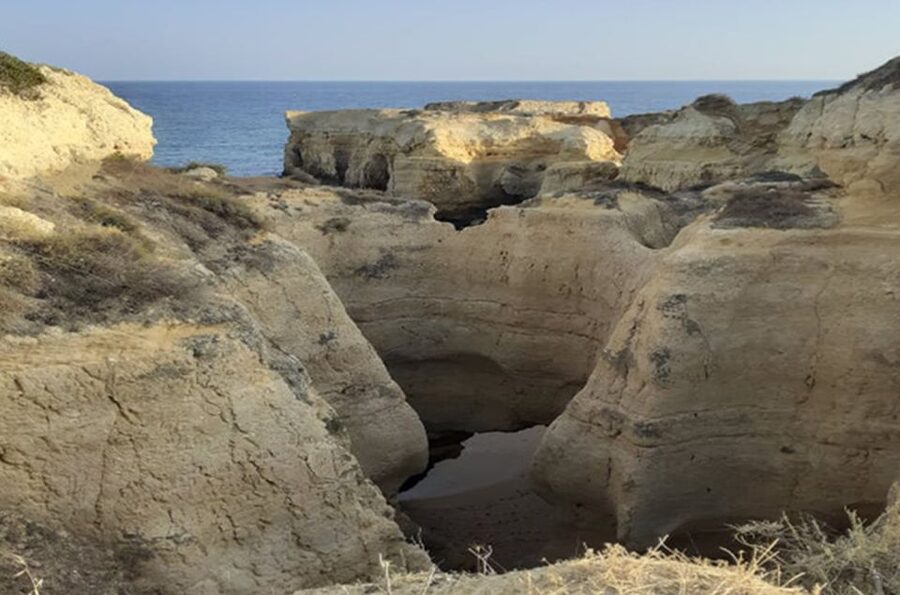 Albufeira: Beaches, Old Town, and Salgados Lagoon Jeep Tour - Why this Albufeira jeep tour works well