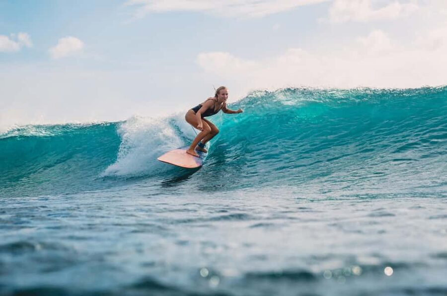 Albufeira: Beginner Surf Lesson - The first 30 minutes: warm-up and wave basics