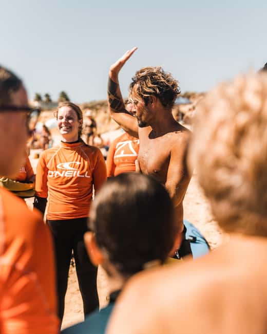 Albufeira: Beginner Surf Lesson - Meeting at the yellow-logo surf shop