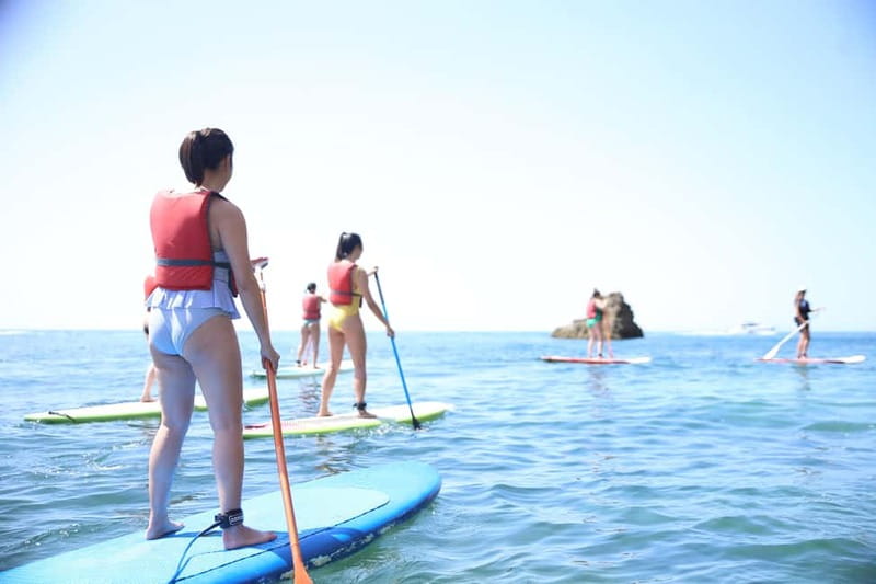 Albufeira: Caves and cliffs Paddleboarding (SUP) Tour - The short lesson at Praia da Coelha