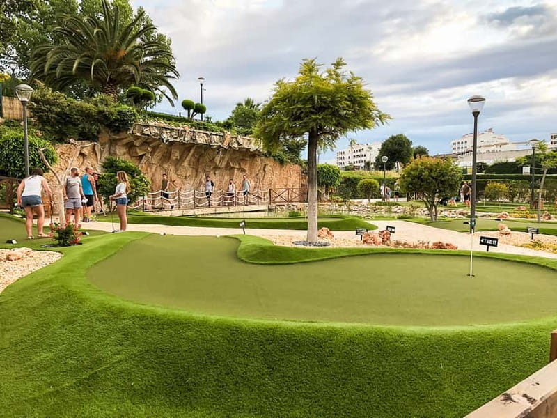 Albufeira: MiniGolf Adventure Park Entry Ticket - Accessibility and comfort