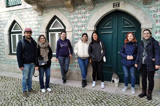 Alfama and Mouraria Tour - The oldest neighbourhoods in Lisbon - Walking through Alfama’s narrow streets