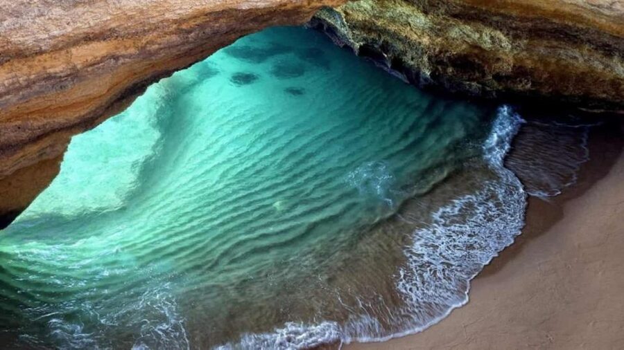 Algarve: Benagil Caves Open Speedboat Tour - Guides, languages, and the human side of the trip