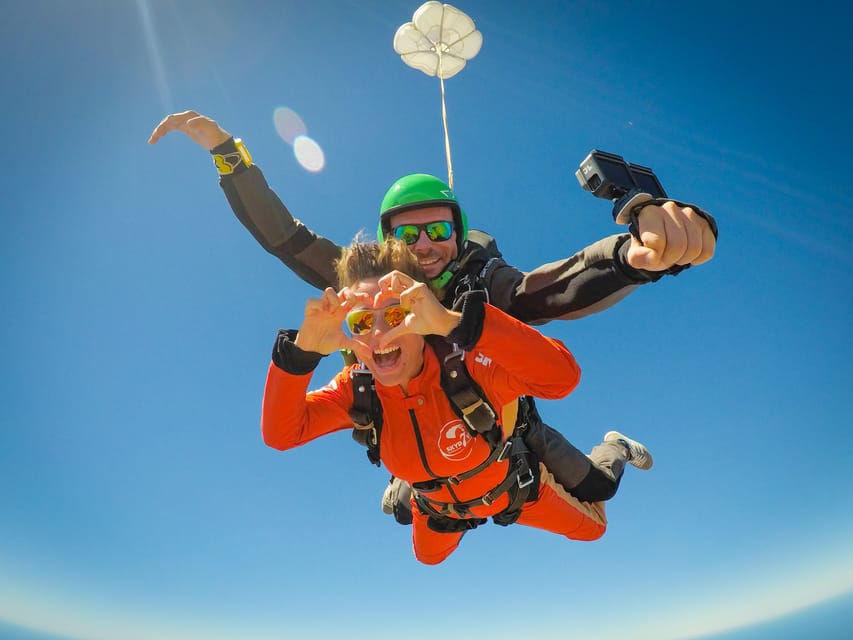 Algarve: Tandem Skydiving Adventure 15,000 to 10,000 Feet - Who will enjoy this most
