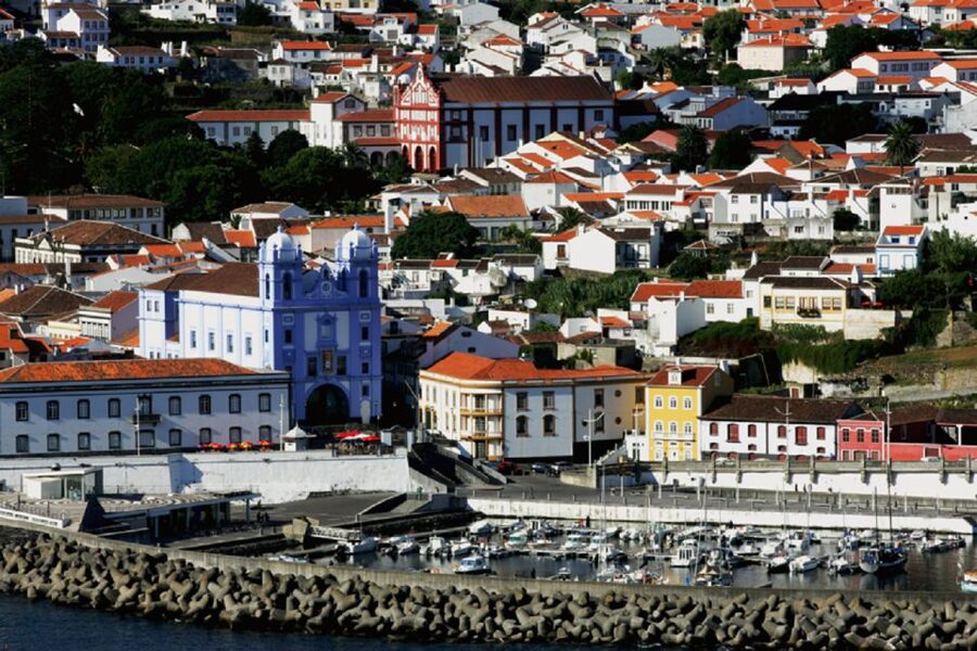 Angra do Heroísmo: Walking Tour with Local Pastry and Coffee - Capitães Generais Palace and its former Jesuit college