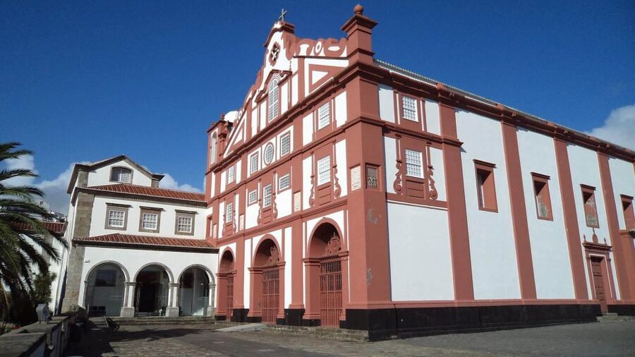 Angra do Heroísmo: Walking Tour with Local Pastry and Coffee - Sé Catedral, Angra’s main church
