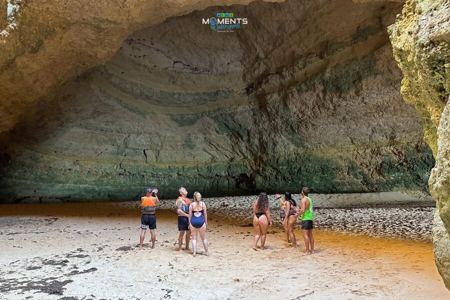 Armação de Pêra: 2-Hour Wild Beaches and Caves Kayak Tour - Entering Gruta da Cova Redonda and Praia da Cova Redonda