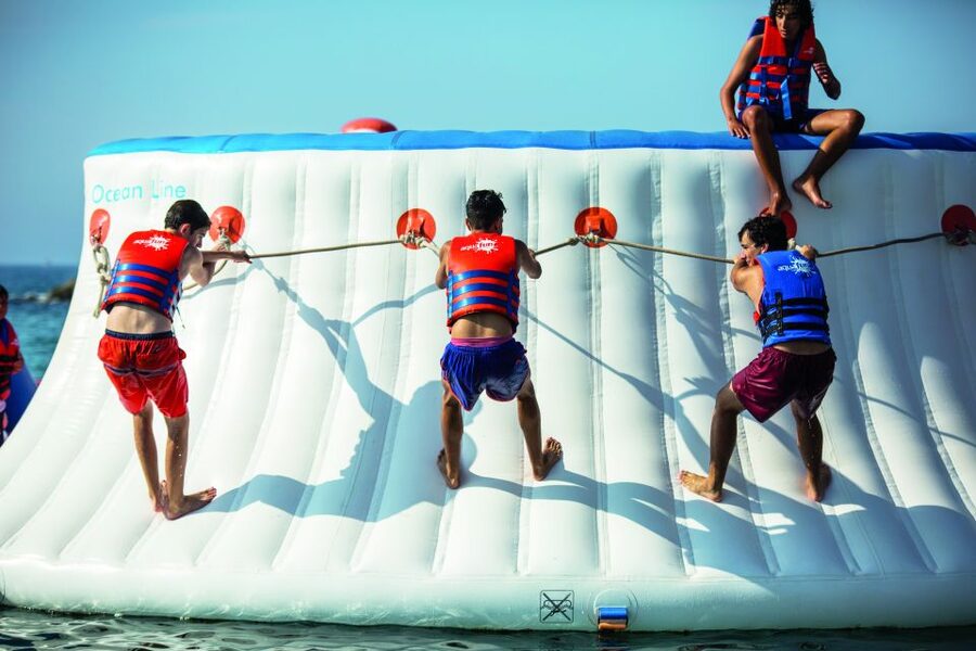 Armação de Pêra: Inflatable Waterpark Entry Ticket - What happens from check-in to the water