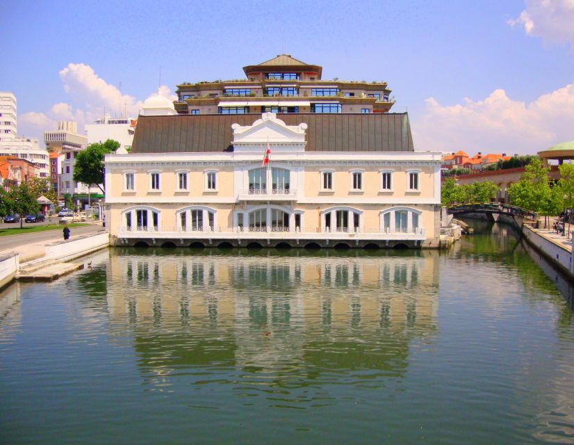 Aveiro: Boat Cruise and City Walking Tour with Sweet Tasting - Which guide experience should you expect?
