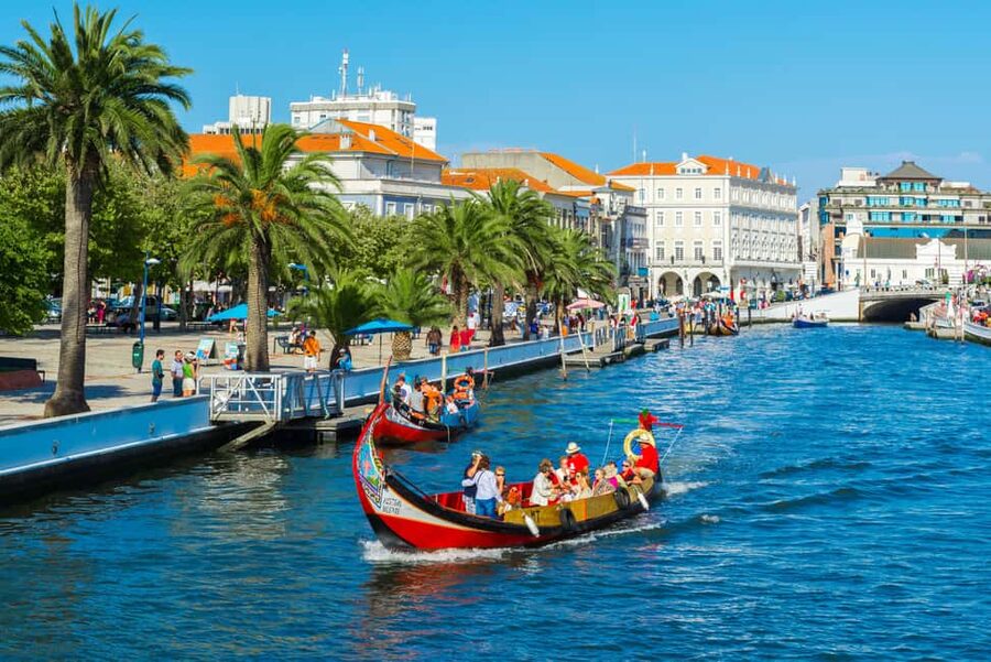 Aveiro: Half-Day Tour from Porto with Cruise - Meeting near São Bento and the ride south