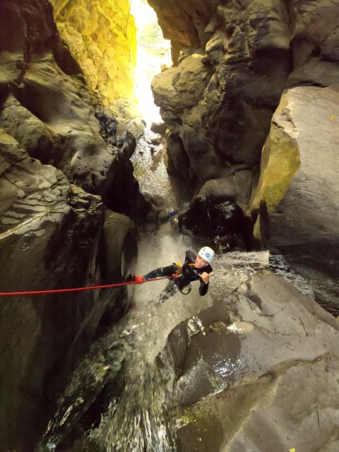 Azores: Canyoning in Salto do Cabrito - What the Salto do Cabrito canyoning trip is really like