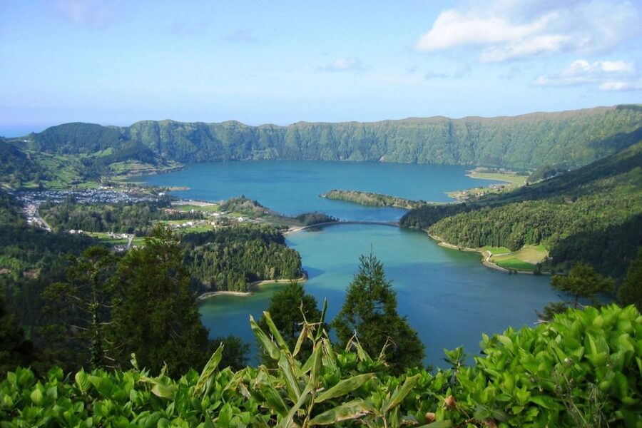 Azores: Sete Cidades Scenic Jeep Tour from Ponta Delgada - How much walking and bumping should you expect?
