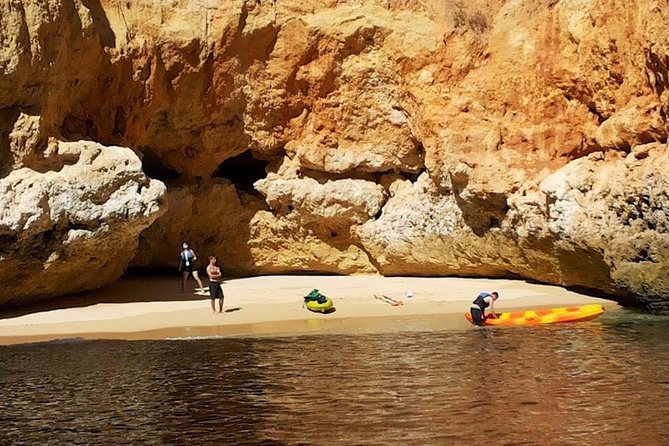 Benagil caves's kayak tour - Entering the Benagil Cave