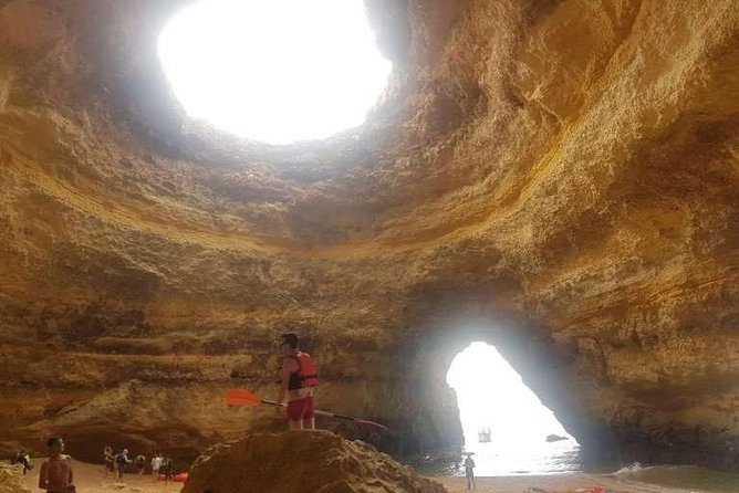 Benagil caves's kayak tour - Launching through the shore break