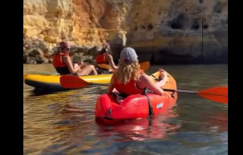 Benagil: Guided Kayak Tour inside caves and Praia da Marinha - Meeting at O Litoral and getting ready