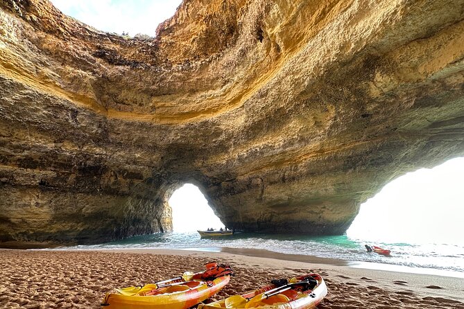 Benagil: Guided tour through the caves and Praia da Marinha - Why seeing Benagil by kayak makes a difference