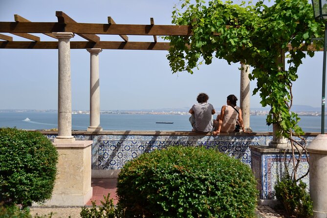Best of Lisbon Small-Group Guided Walking Tour - Chão do Loureiro and Alfama: the city turns uphill