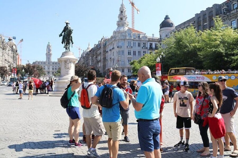 Best of Porto Guided Tour: Cruise & Wine Tasting - How much time do you spend on the bus?