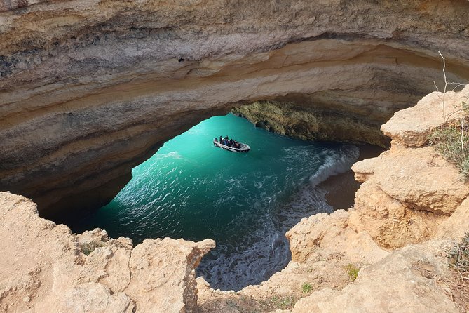 Boat Trip to the Benagil Caves from Armação de Pêra - A fast start from Armação de Pêra
