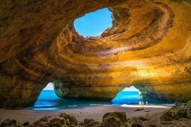 Boat trip to the caves of Benagil - Entering Algar de Benagil