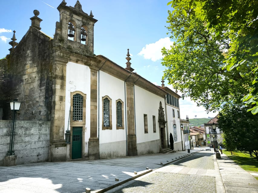 Braga & Guimarães Tour: Small Historical Group Tour - Lunch with Minho flavor
