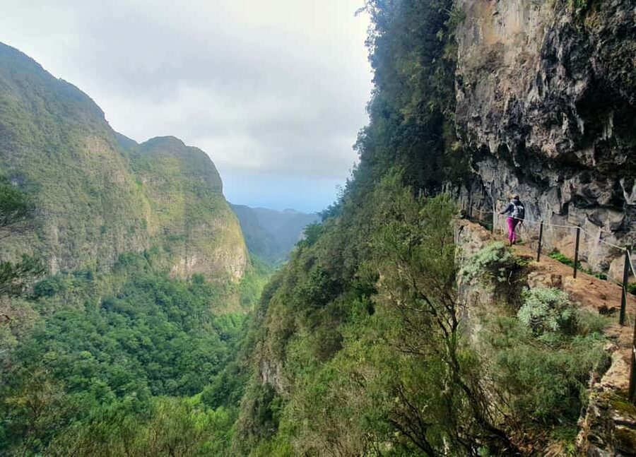 Caldeirão Verde: Queimadas PR9 Transfer and Self-Guided Hike - Weather changes the character of the hike