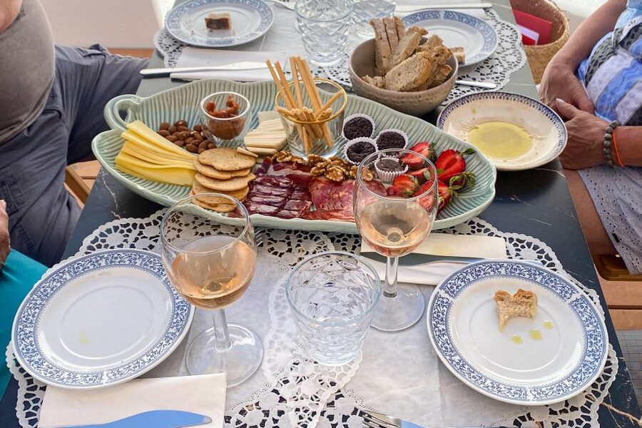 Carvoeiro/Portimão/Alvor: Wine Tour w/ Tasting, Tapas, Music - Who will enjoy this Algarve wine tour?
