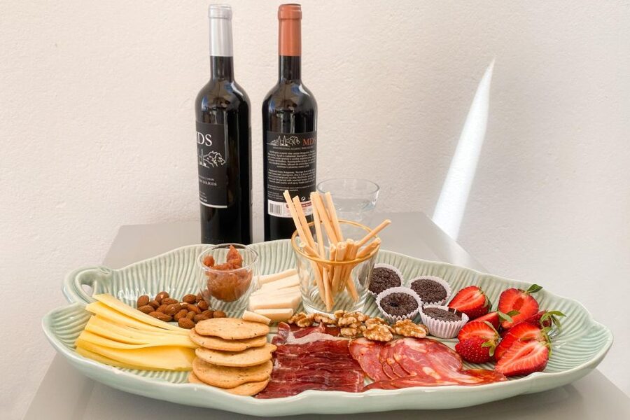 Carvoeiro/Portimão/Alvor: Wine Tour w/ Tasting, Tapas, Music - Timing, clothing, and practical details