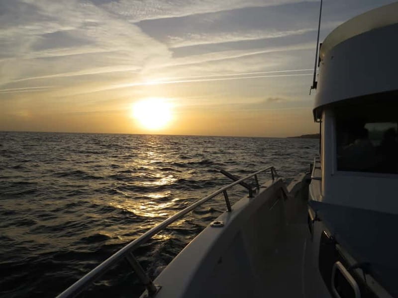 Cascais: Sunset Boat Trip with Welcome Drinks - Cascais, villas, forts, and casino views