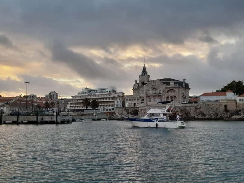 Cascais: Sunset Boat Trip with Welcome Drinks - Drinks, snacks, and the right level of comfort