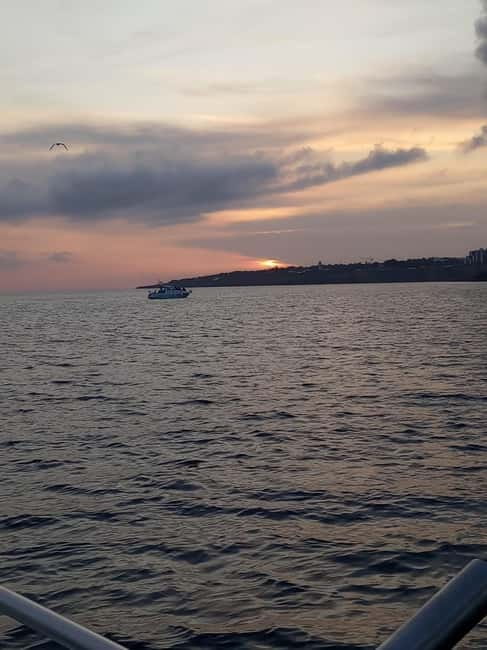 Cascais: Sunset Boat Trip with Welcome Drinks - A small boat changes the atmosphere