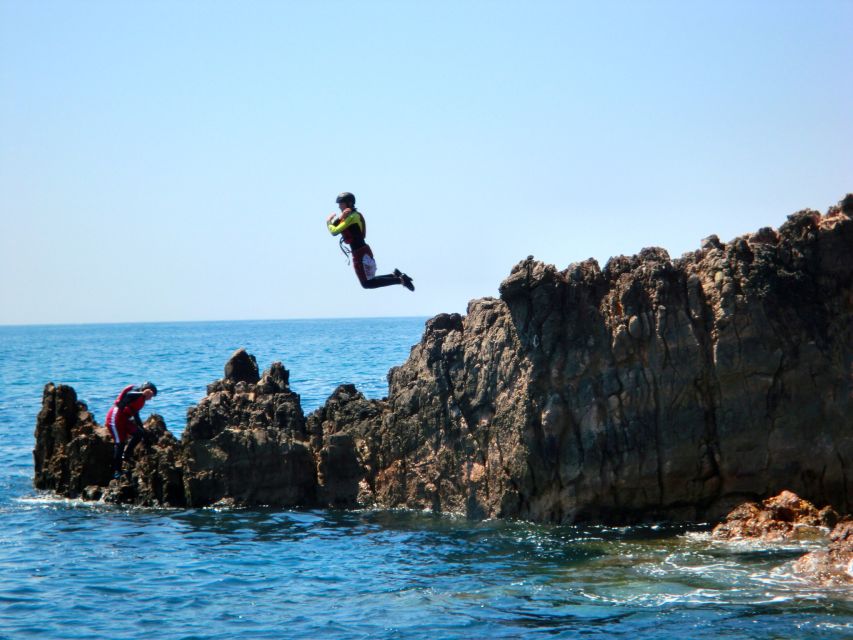 Coasteering Algarve: Cliff Jump, Swim & Climb in Sagres - Ingrina Beach starts the active part