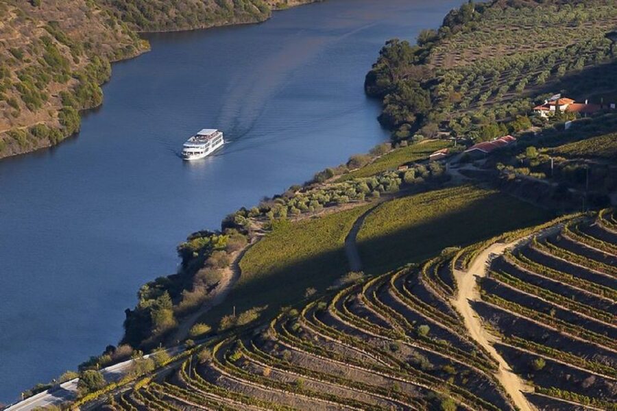 Day Cruise from Porto to Pinhão with Breakfast and Lunch - Breakfast, reserved seating, and the first river views