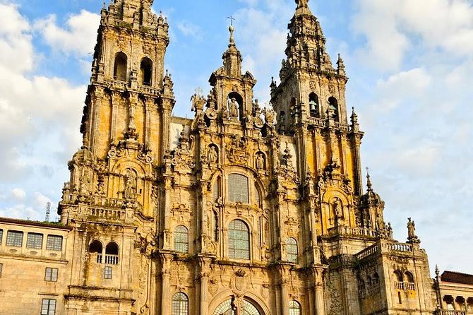 Day Trip from Porto to Santiago de Compostela and Valença - Santiago de Compostela: a major pilgrimage city