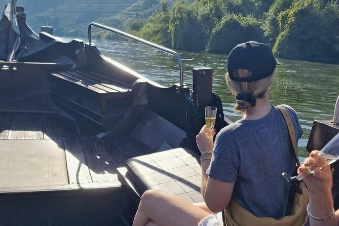 Douro Valley-Expert Guide-Boat-Lunch-Tastings-Offer wine bottle - Two winery visits, with two different points of view