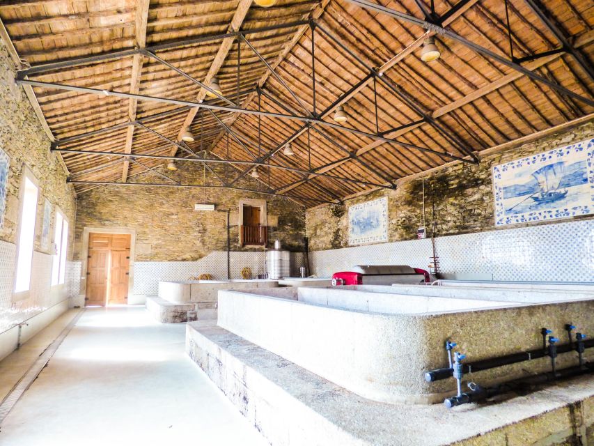 Douro Valley: (Pinhão) Quinta da Foz - Tour&Tasting 5 WINES - The old cellar and its large casks
