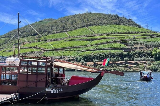 Douro Valley Tour - 3 Wine tastings, Lunch & river Cruise - Casal de Loivos pairs wine with olive oil