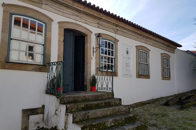 Douro Valley Wine Tour: 3 Vineyard Visits, Wine Tastings, Lunch - Folgosa and the Port tasting