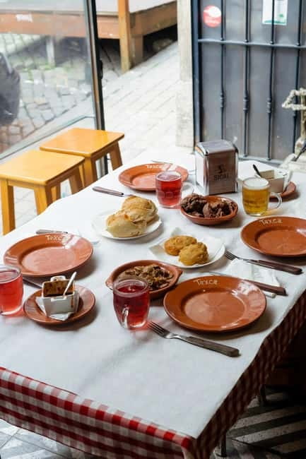 Eat your way through Porto! - The market visit and the limits of the route