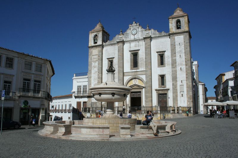 Évora and Megaliths Full-Day Tour from Lisbon - Lunch and free time in the old center