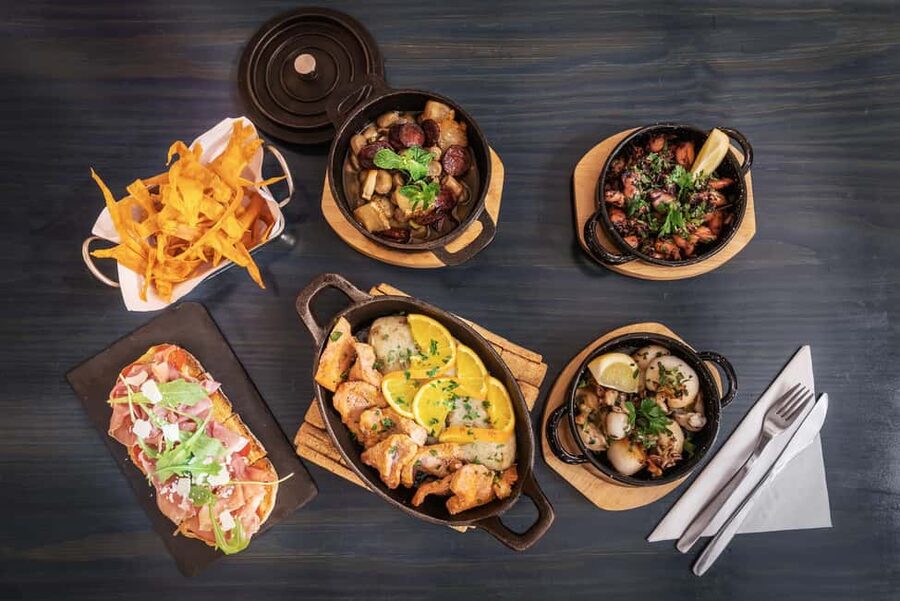 Faro City Portuguese Wine Tasting and Tapas Guided Tour - First tasting: an introduction to Portuguese small plates