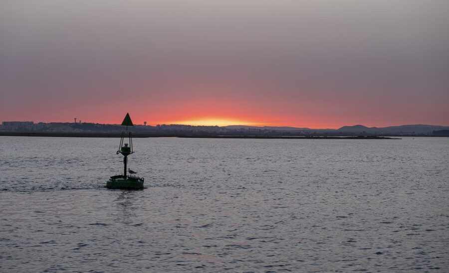 Faro: Ria Formosa Guided Sunset Tour by Catamaran - The first 20 minutes on the water