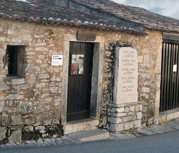 Fátima and Coimbra Full-Day Tour from Porto - Lunch in Fátima: useful, but check the time