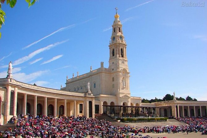 Fátima, Nazaré, and Óbidos: Small Group Tour From Lisbon - Fátima and the story behind the shrine