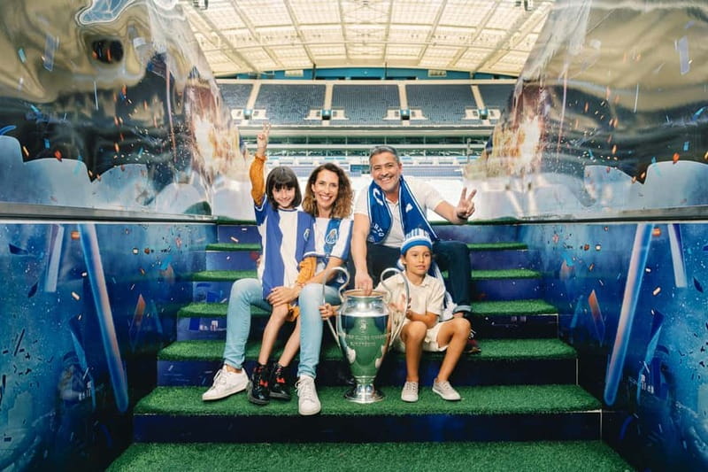 FC Porto: Museum & Tour - Touring Dragão Stadium from pitch level