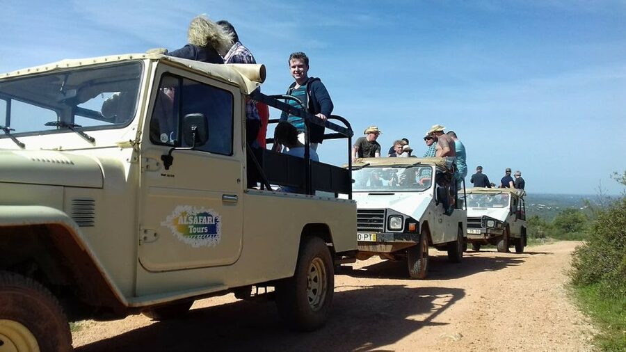 From Albufeira: Algarve Sunset Jeep Tour with Tastings - Finding the sunset viewpoint