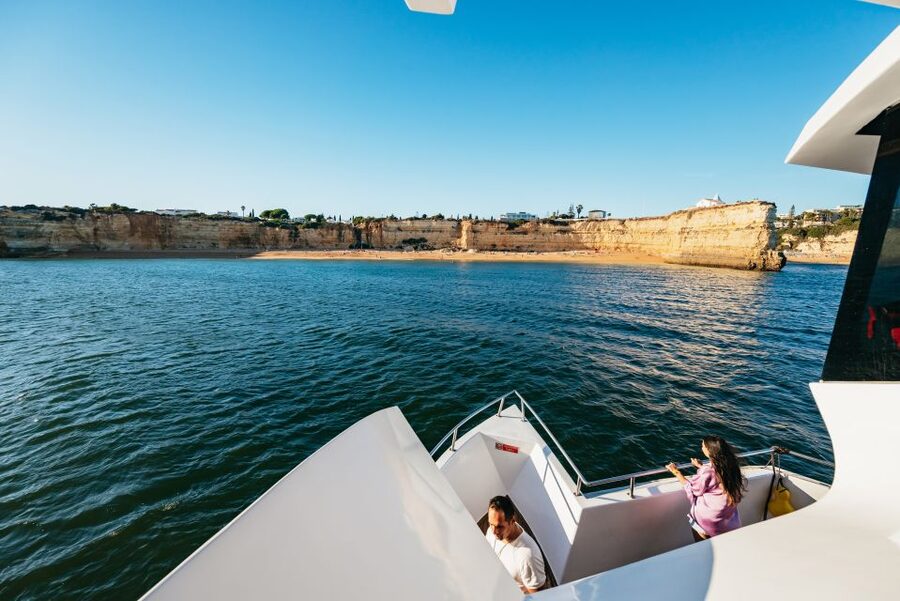 From Albufeira: Sunset Cruise and Beach BBQ with Open Bar - What arrives on the BBQ table