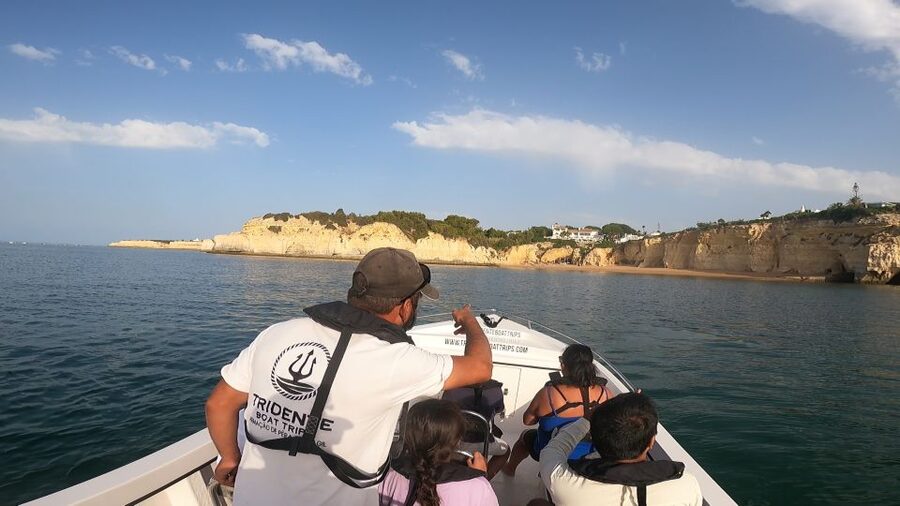 From Armação de Pêra: Benagil Caves and Beaches Boat Tour - The first beaches: Beijinhos to Cova Redonda